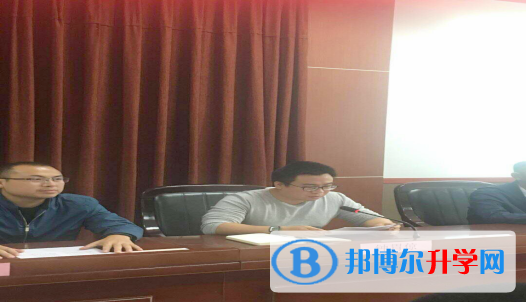 內(nèi)江一中召開學(xué)生會(huì)干部總結(jié)表彰暨