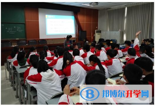 內江一中成功承辦國培計劃名師展示課活動