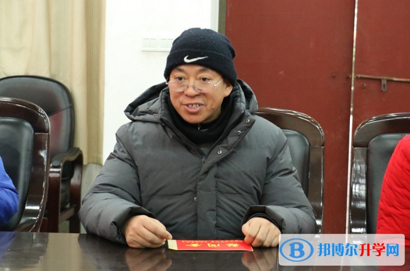 市教育局領(lǐng)導(dǎo)到內(nèi)江一中開展走訪慰問師生活動