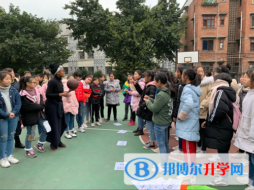 內(nèi)江一中(九中)校區(qū)開(kāi)展英語(yǔ)口語(yǔ)趣味活動(dòng)