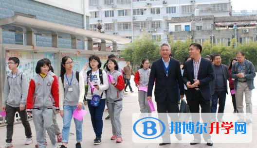 香港港島中學2023年學費、收費多少