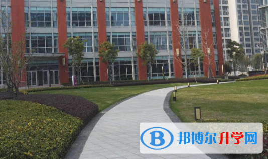 華師大二附中-瑞士萊蒙尼亞IB課程班2023年招生簡章
