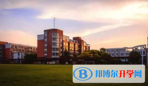 華師大二附中-瑞士萊蒙尼亞IB課程班2023年學(xué)費(fèi)、收費(fèi)多少
