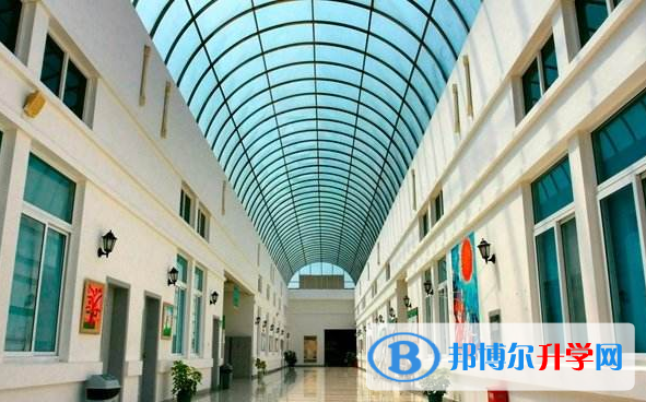 中加楓華國際學校初中部2020年學費、收費多少