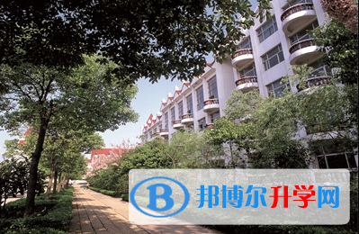 蘇州國際外語學(xué)校初中部2020年招生辦聯(lián)系電話