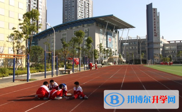 貴陽一中新世界國際學校小學部2020年招生辦聯系電話