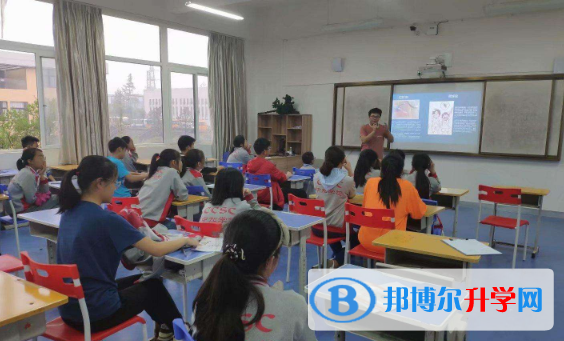 貴陽觀山湖中鐵置業中加學校初中部2020年學費、收費多少