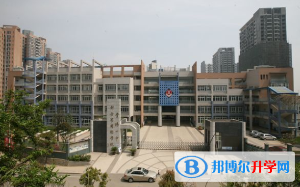 貴陽一中新世界國際學校高中部2020年招生辦聯系電話