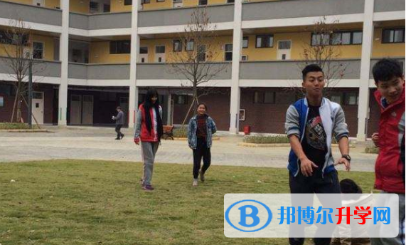 貴陽觀山湖中鐵置業(yè)中加學(xué)校高中部2020年招生計(jì)劃