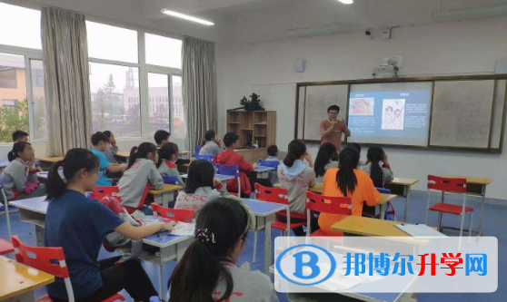 貴陽觀山湖中鐵置業中加學校高中部2020年學費、收費多少
