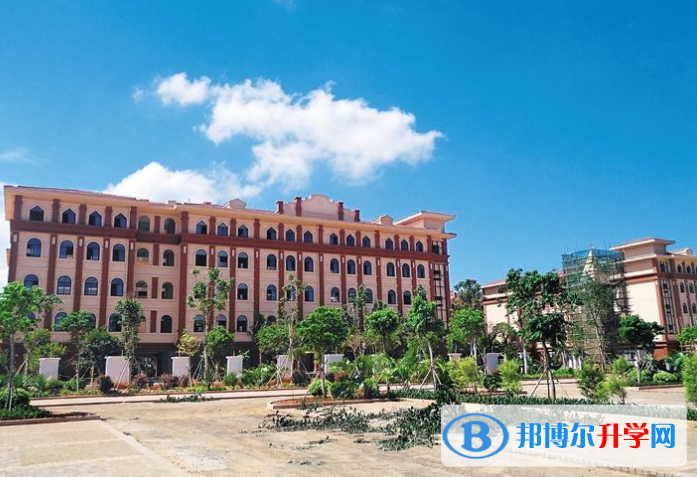 清華大學(xué)附屬中學(xué)國(guó)際部網(wǎng)站網(wǎng)址 