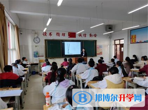 昆明市第三十一中學2021年招生辦聯(lián)系電話