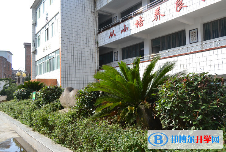 重慶云陽(yáng)鳳鳴中學(xué)2021年報(bào)名條件、招生要求、招生對(duì)象 