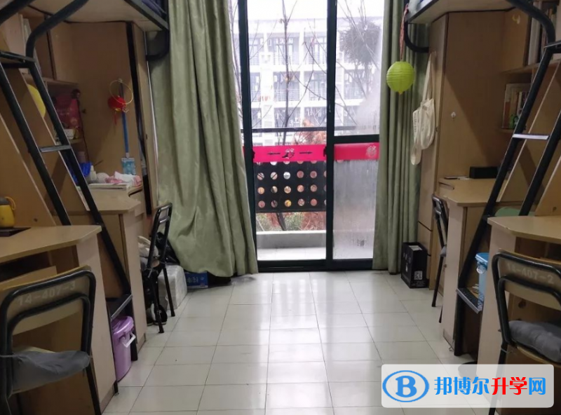 重慶云陽(yáng)鳳鳴中學(xué)2021年宿舍條件