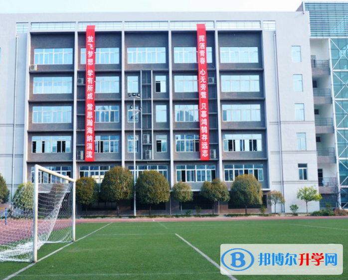 成都市十八中學2021年招生辦聯系電話 