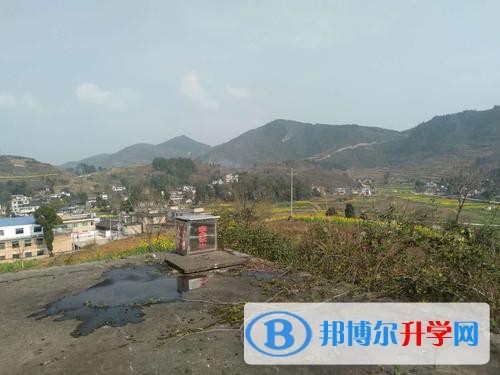 開陽縣楠木渡鎮中學2021年報名條件、招生要求、招生對象