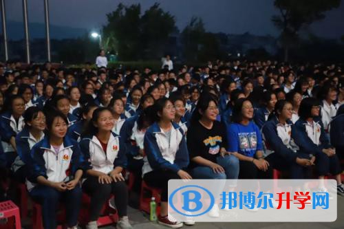 石林民族中學2021年招生辦聯系電話