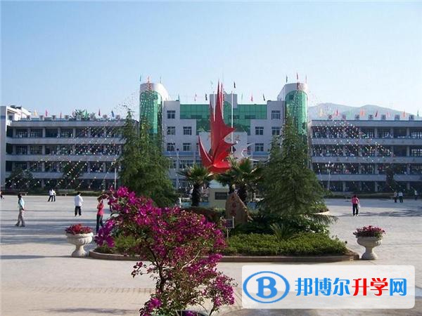 黃平民族中學(xué)2021年報(bào)名條件、招生要求、招生對(duì)象 