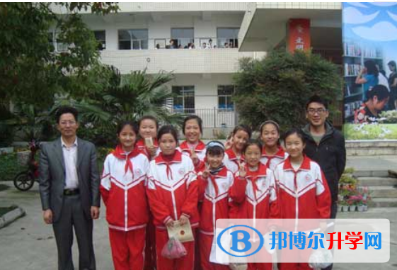 彭州市天彭中學2022年招生辦聯系電話