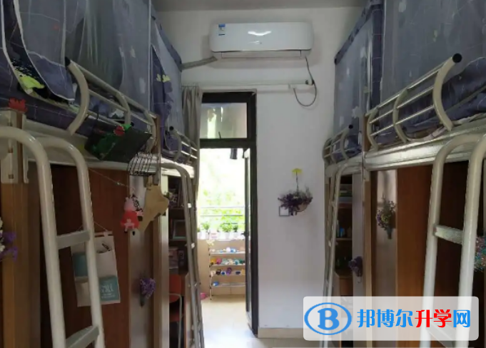 成都機投中學2022年宿舍條件