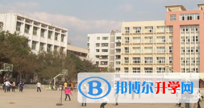 南充市龍門中學<p>2022年學費、收費多少