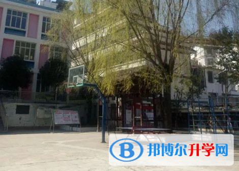 名山區第三中學2021年學費、收費多少
