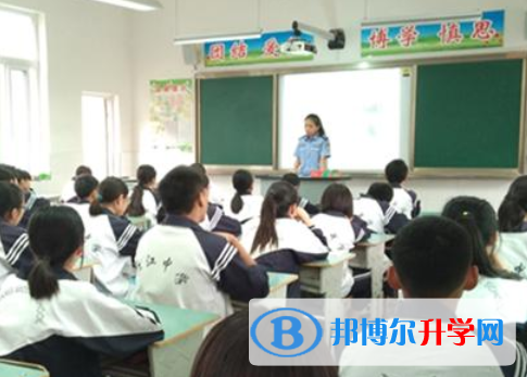 崇州市三江鎮(zhèn)中學2022年學費、收費多少
