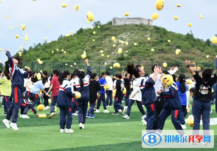 清鎮市第一中2022年學費、收費多少