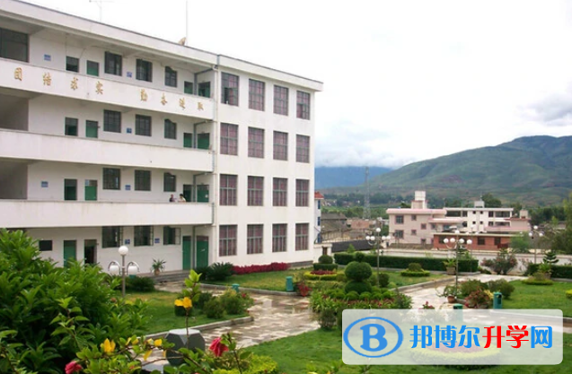 云南師范大學(xué)附屬易門中學(xué)2022年招生簡章