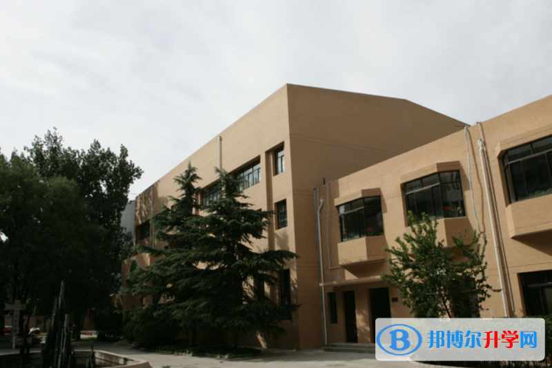 首都師范大學附屬中學2023年學費、收費多少