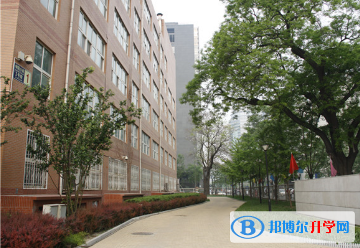 北京第八中學2023年招生辦聯系電話