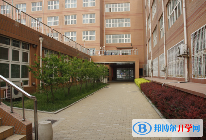 北京第八中學2023年招生辦聯系電話