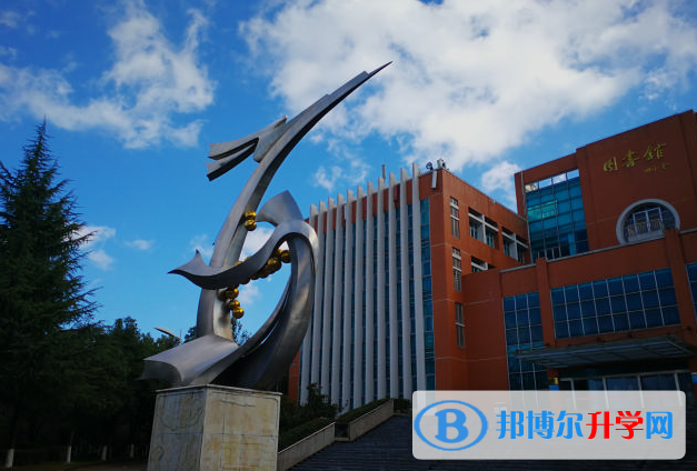 排名并不會代表所有，但是仍然具有一定的參考價值。因此在同學們選擇學校時，也可以查詢一下這個學校的排名情況。雖然不能只看排名，但是作為我們選擇學校的參考條件還是可以的。接下來一起來了解下銅川高中學校的排名情況吧。