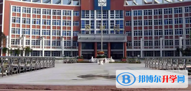 武隆縣白馬中學校2023年招生辦聯系電話