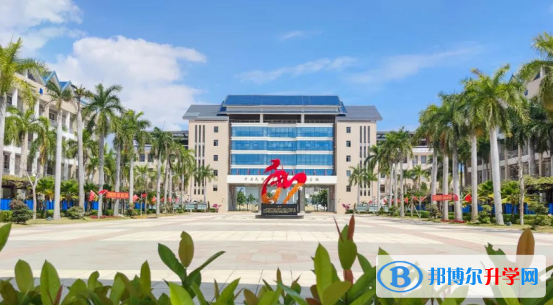 2023年中央民族大學(xué)附屬中學(xué)陵水分校學(xué)費(fèi)、收費(fèi)多少