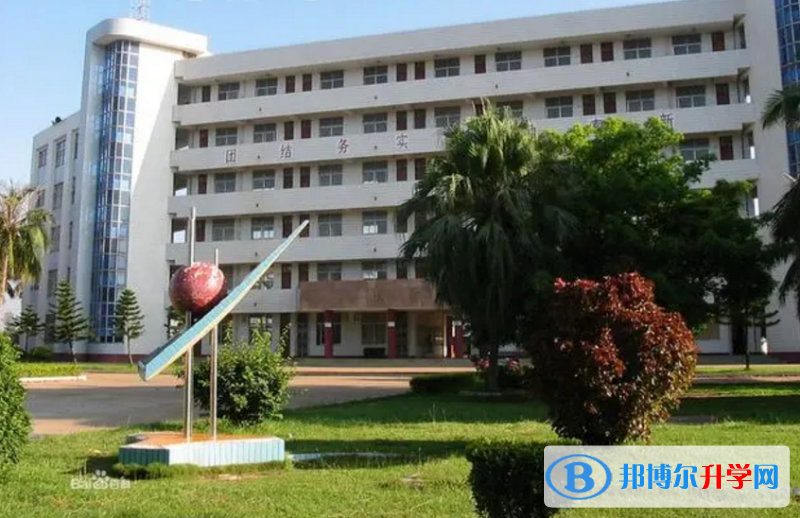 2023海口市靈山中學多少錢(學費明細)