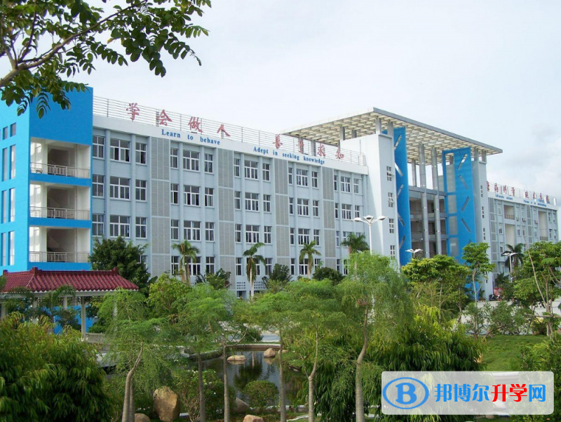 三亞市第一中學(xué)地址在哪里，哪個(gè)地區(qū)，哪個(gè)城市?