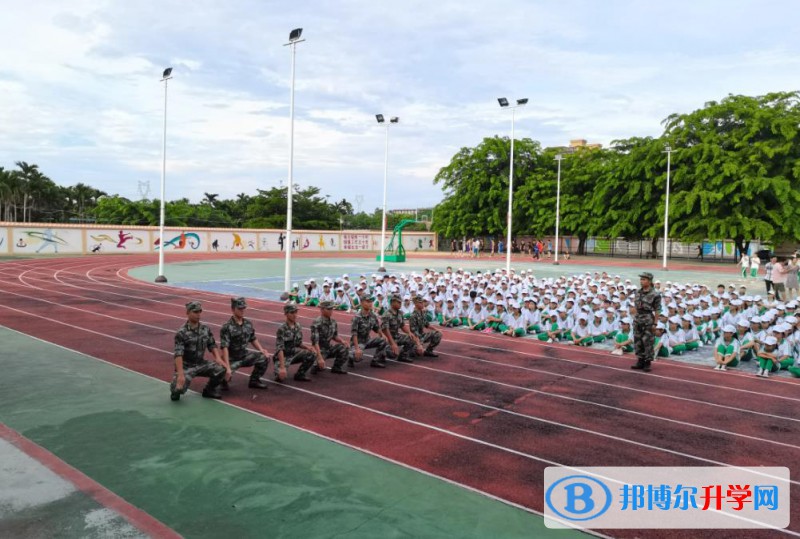 瓊海市嘉積第三中學(xué)地址在哪里，哪個地區(qū)，哪個城市?