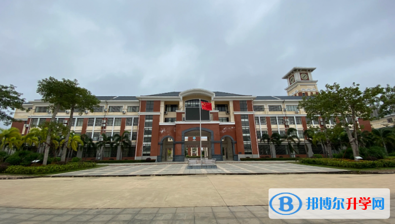 西南大學(xué)臨高實(shí)驗(yàn)中學(xué)地址在哪里，哪個(gè)地區(qū)，哪個(gè)城市?