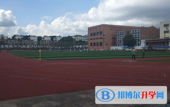 2023華中師范大學瓊中附屬中學多少錢(學費明細)