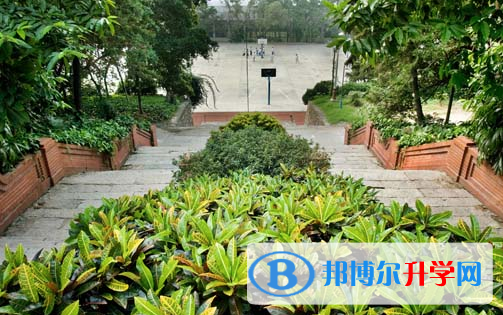 鶴山市第一中學地址，乘車路線