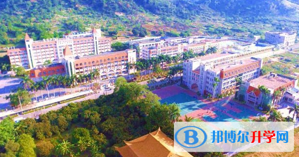 新世界中英文學校地址，乘車路線