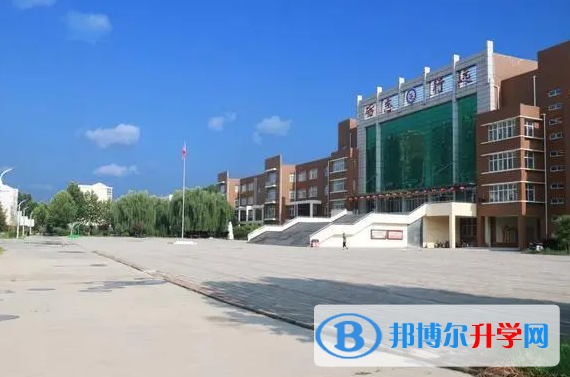 雄縣中學(xué)地址，乘車(chē)路線