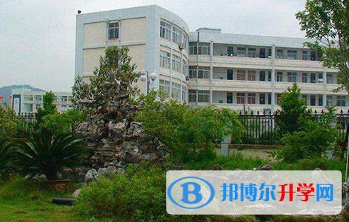 松陵高級(jí)中學(xué)地址，乘車路線