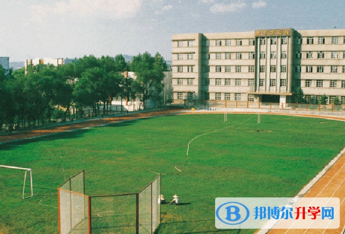 鶴崗市第一中學(xué)地址，乘車路線