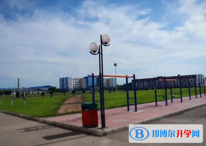 樺川縣第一中學地址，乘車路線