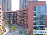 重慶市兩江新區(qū)西南大學(xué)附屬中學(xué)校地址，乘車路線