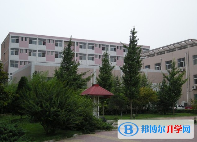2024藁城區新冀明中學多少錢(學費明細)
