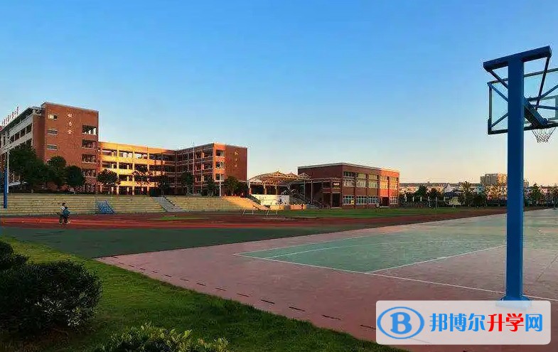 三龍育華中學(xué)地址，乘車(chē)路線