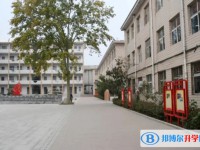 峰峰第二中學地址，乘車路線